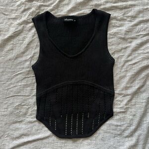 3/$10 🏷️ NEW Crop Top with cut-out details